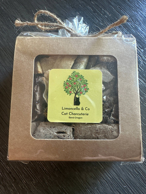 Organic Freeze-Dried Cat Charcuterie Box | Mini