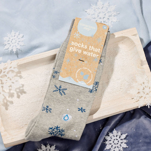 Socks that Give Water | Gray Snowflakes